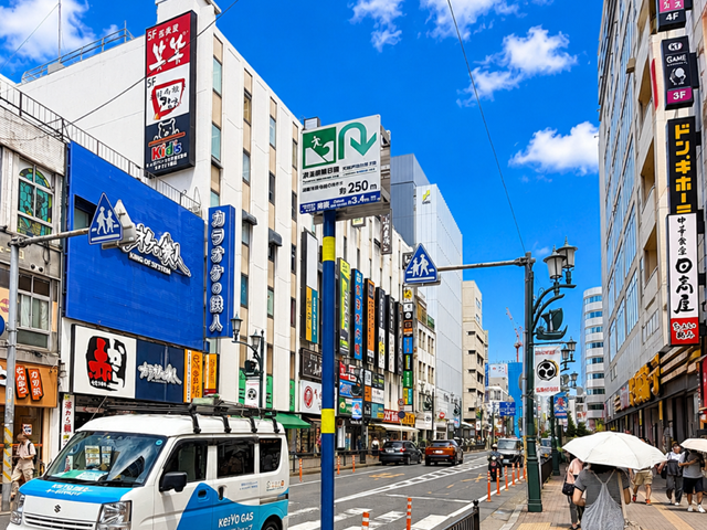 船橋駅前商店街で気軽に外食も楽しめます。