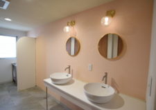 トイレ内洗面所も各階内装が異なります。